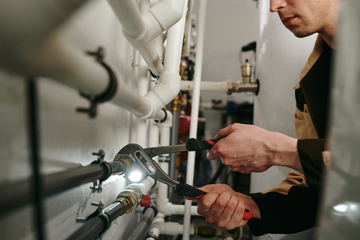 Plumbers maintaining commercial plumbing pipes in Hollywood